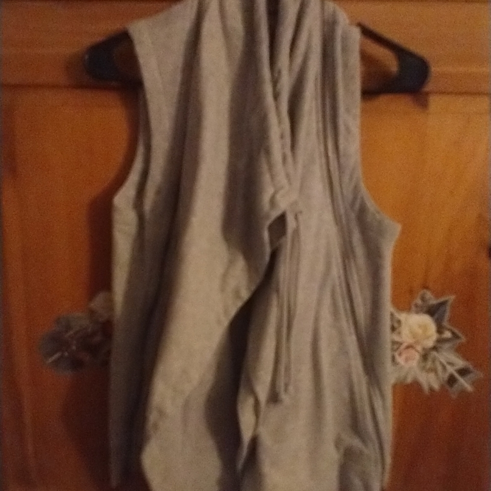 Women's Athletic Sleeveless Jacket